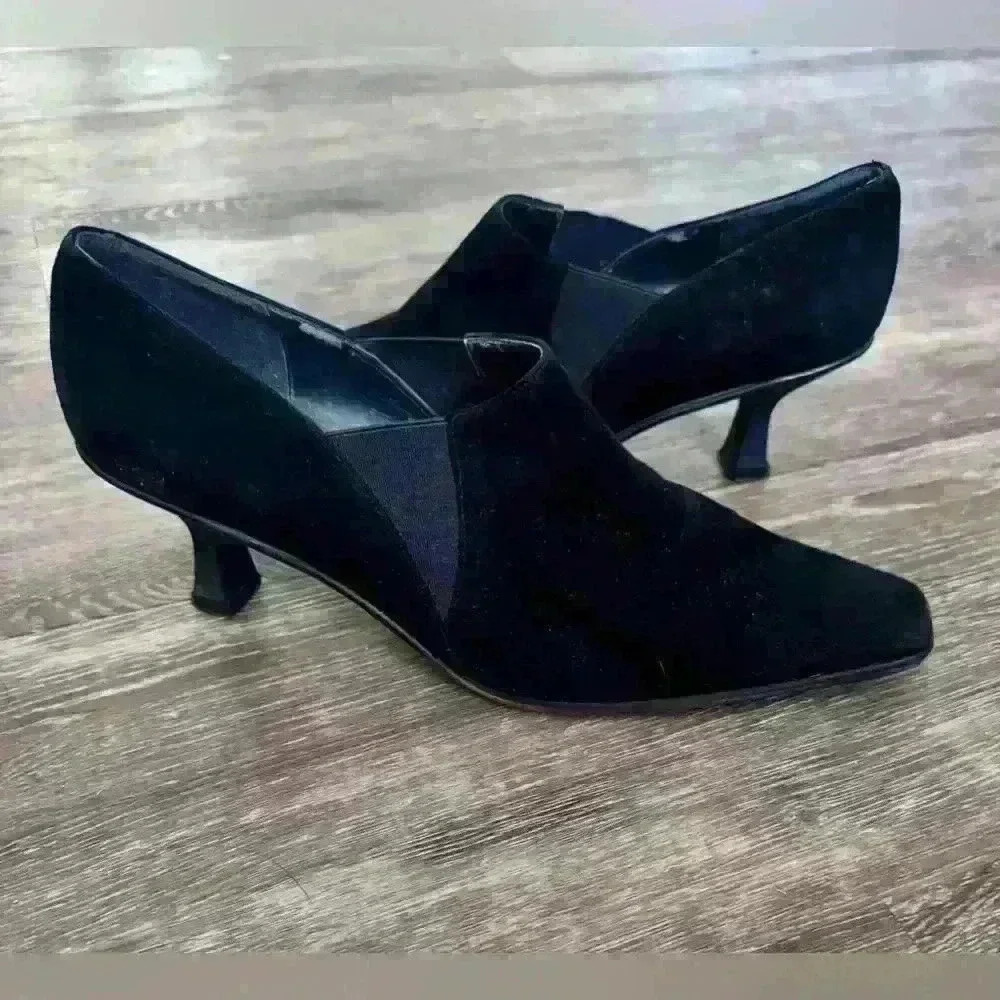 Stuart Weitzman 6.5 Vintage 90s Suede Leather Booties Kitten Heel Slip On Black